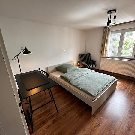 Einfaches Haus Mit Privatzimmern Und Gemeinschaftsraeumen Хейльбронн Экстерьер фото