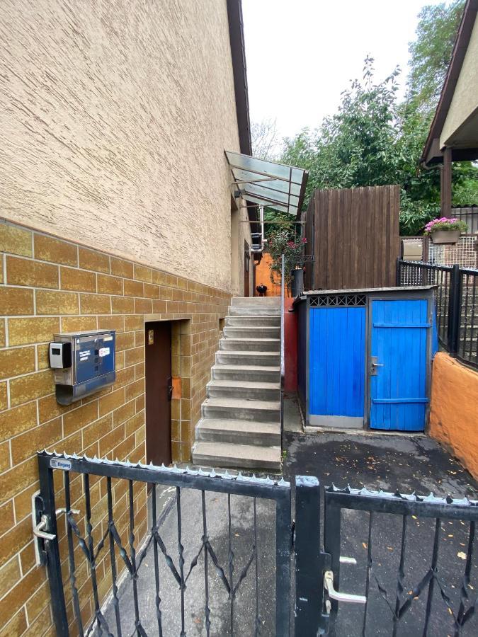 Einfaches Haus Mit Privatzimmern Und Gemeinschaftsraeumen Хейльбронн Экстерьер фото