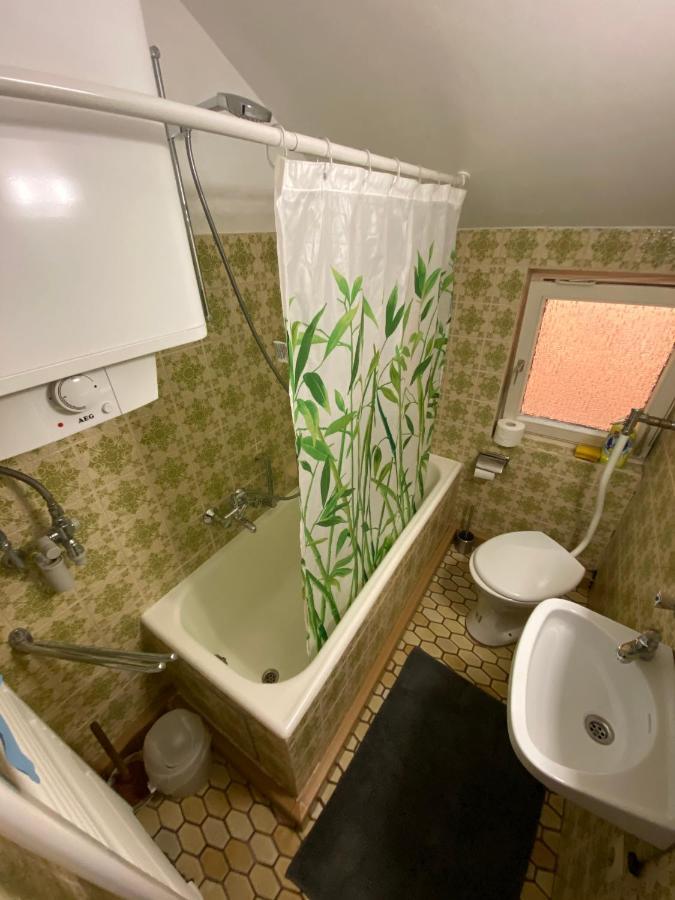 Einfaches Haus Mit Privatzimmern Und Gemeinschaftsraeumen Хейльбронн Экстерьер фото