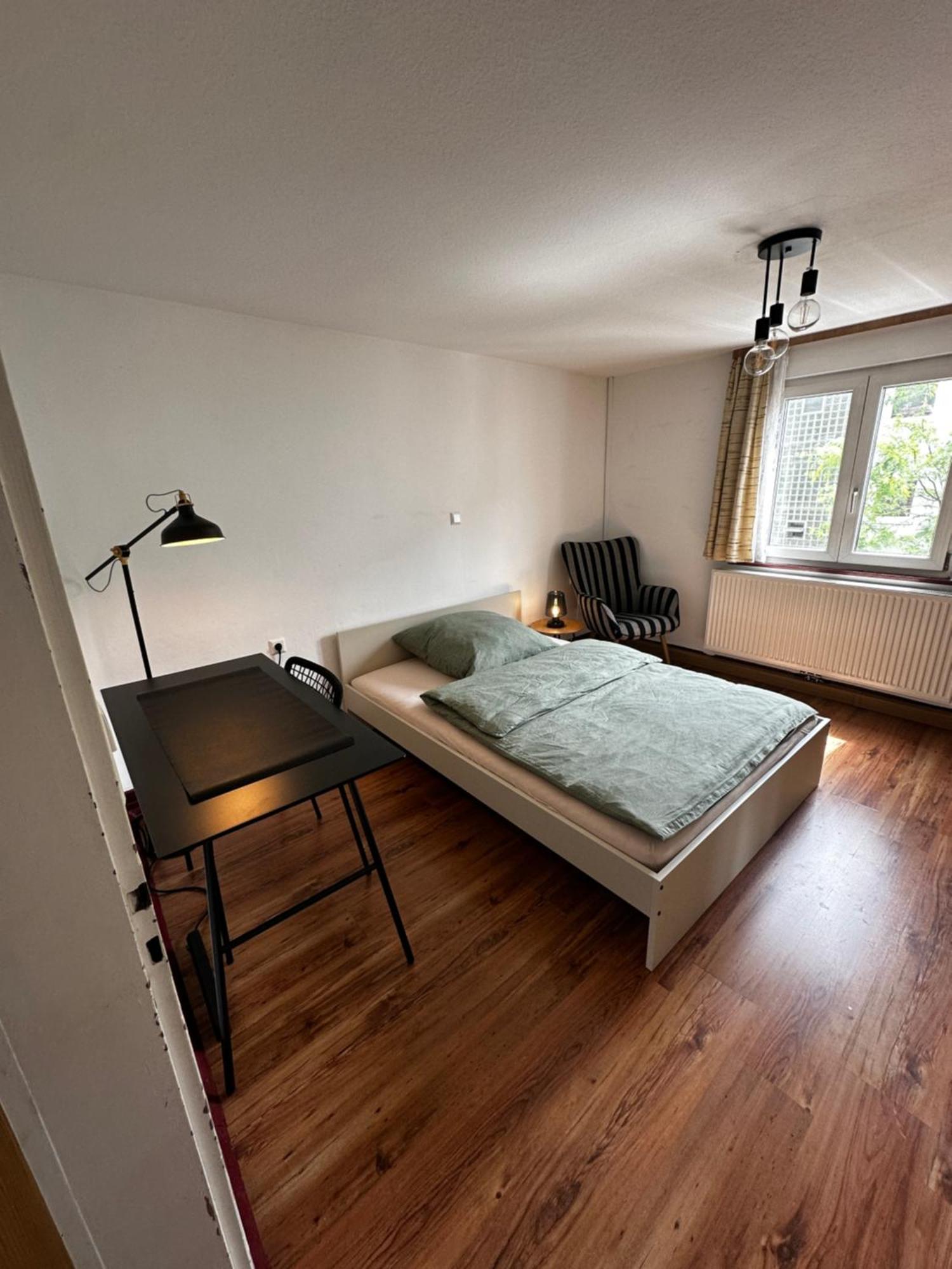 Einfaches Haus Mit Privatzimmern Und Gemeinschaftsraeumen Хейльбронн Экстерьер фото